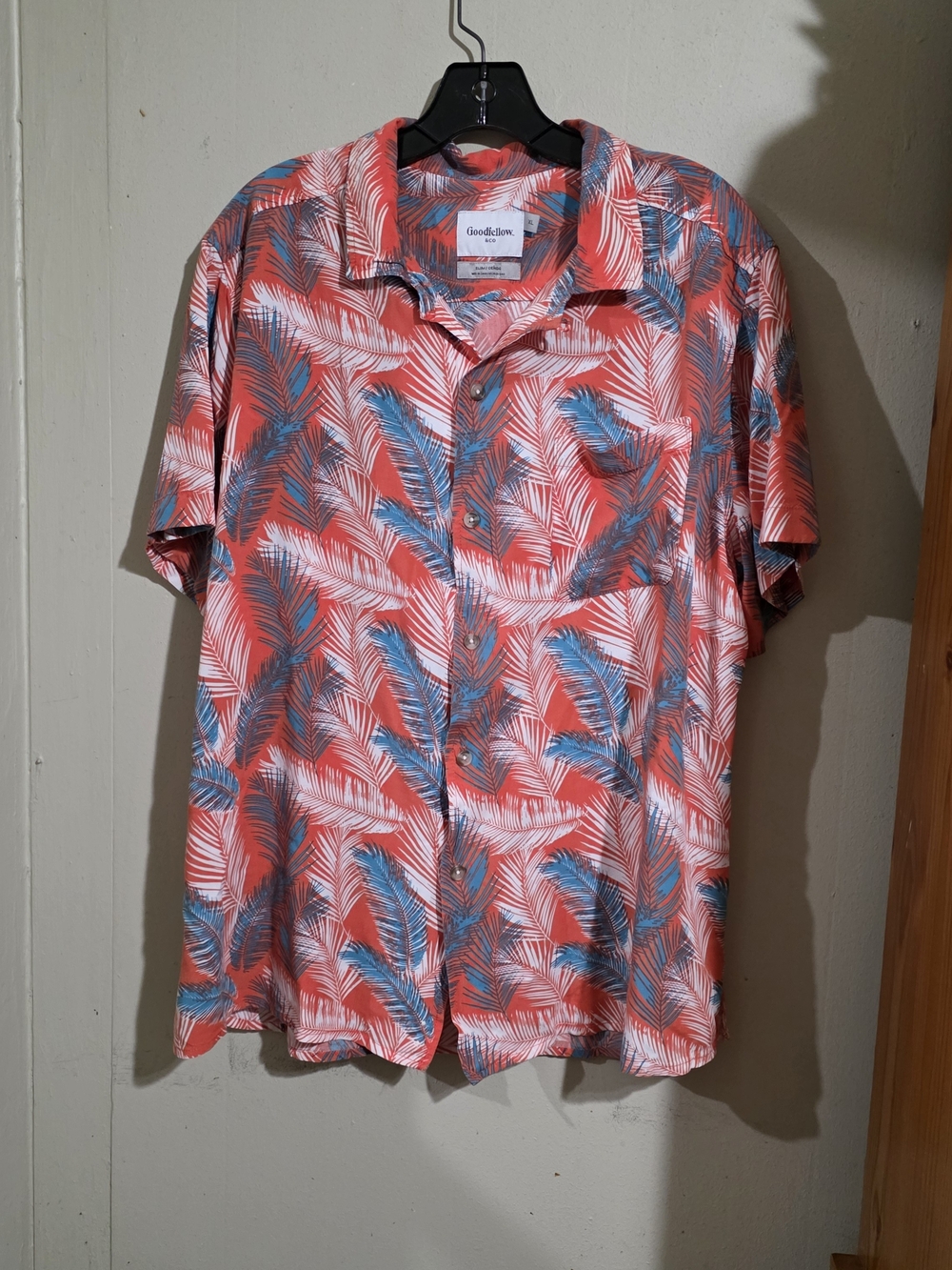 Goodfellow & Co Coral, Blue and White Palm-Print Camp Shirt Used Size XL